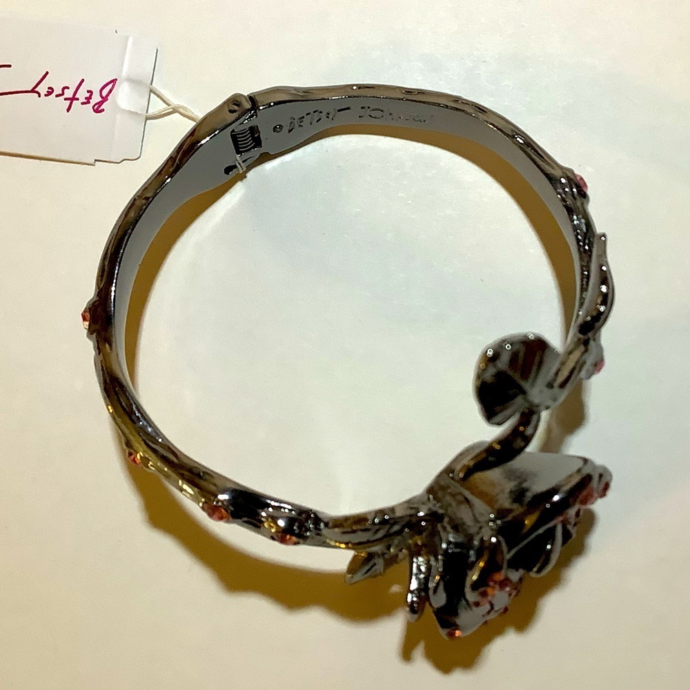 Betsey Johnson Pink Gemstone Rose Bangle Bracelet New - Picture 4 of 5